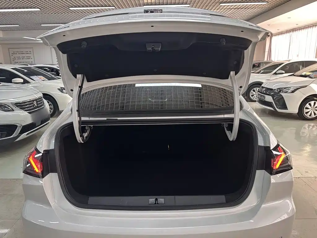 Peugeot 408 2023 2022 1.6T Progressive Edition