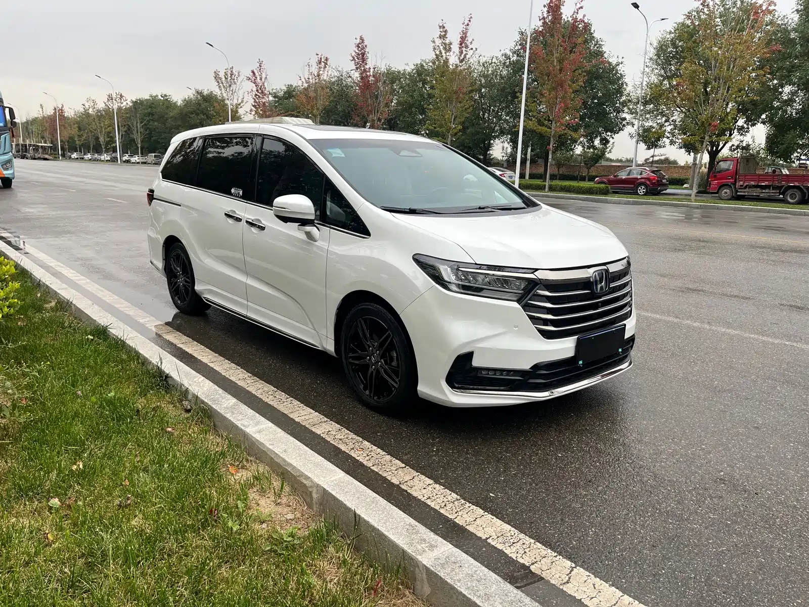 Photo 3 - Honda Odyssey