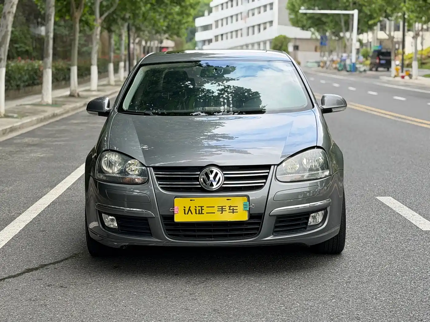 Volkswagen Sagitar 2011 1.6L Automatic Fashion фото 2