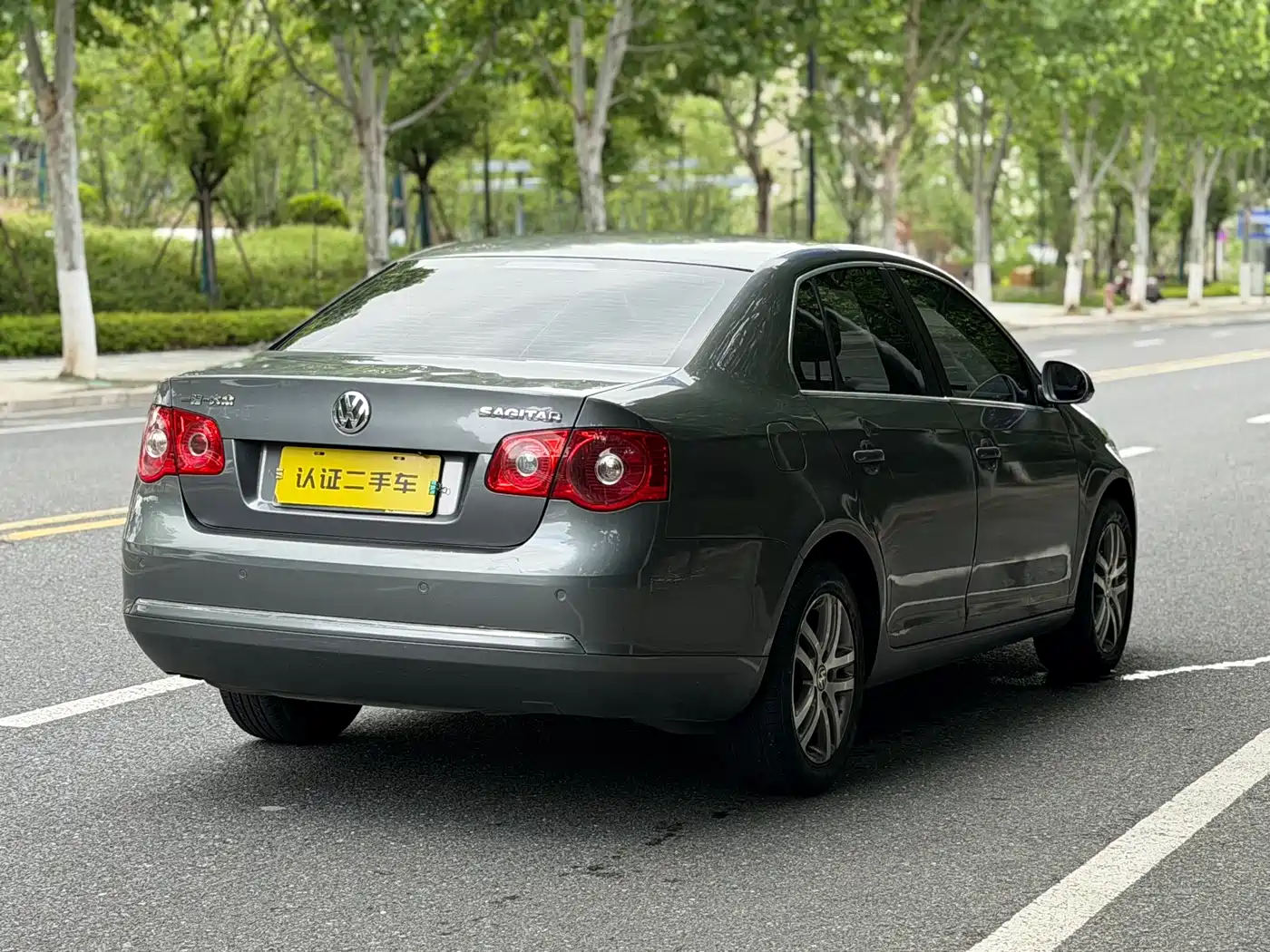 Volkswagen Sagitar 2011 1.6L Automatic Fashion фото 17