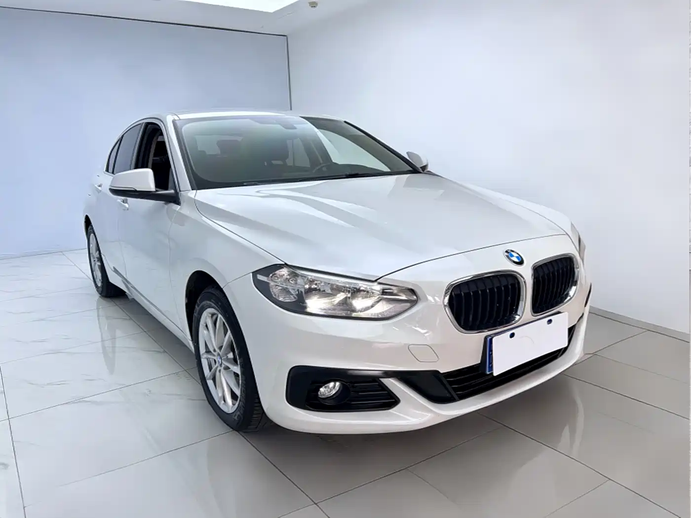 BMW 1 Series 2018 118i Fashion Edition фото 3