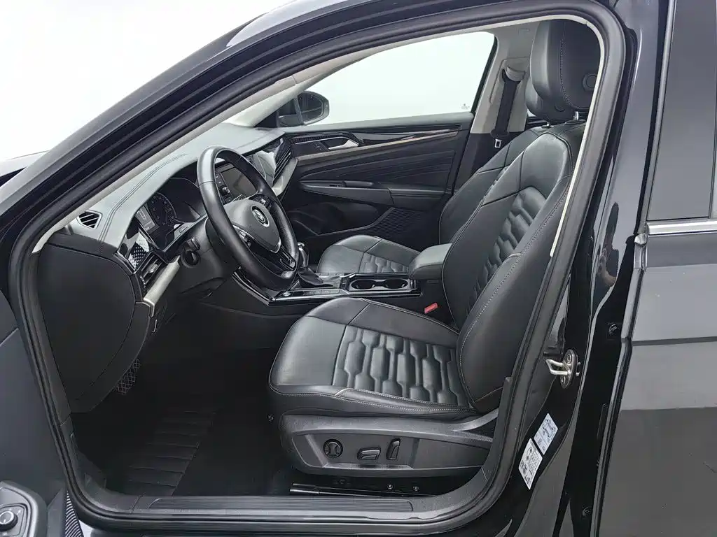 Фото 10 - Volkswagen Passat