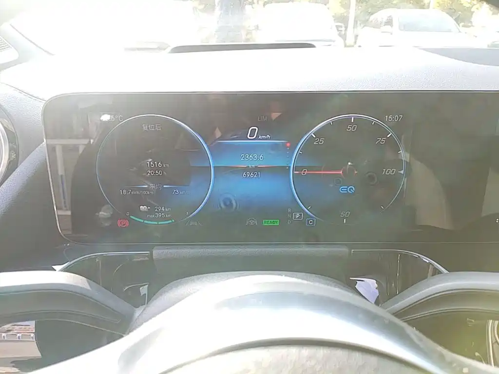 صورة 12 - Mercedes-Benz EQA