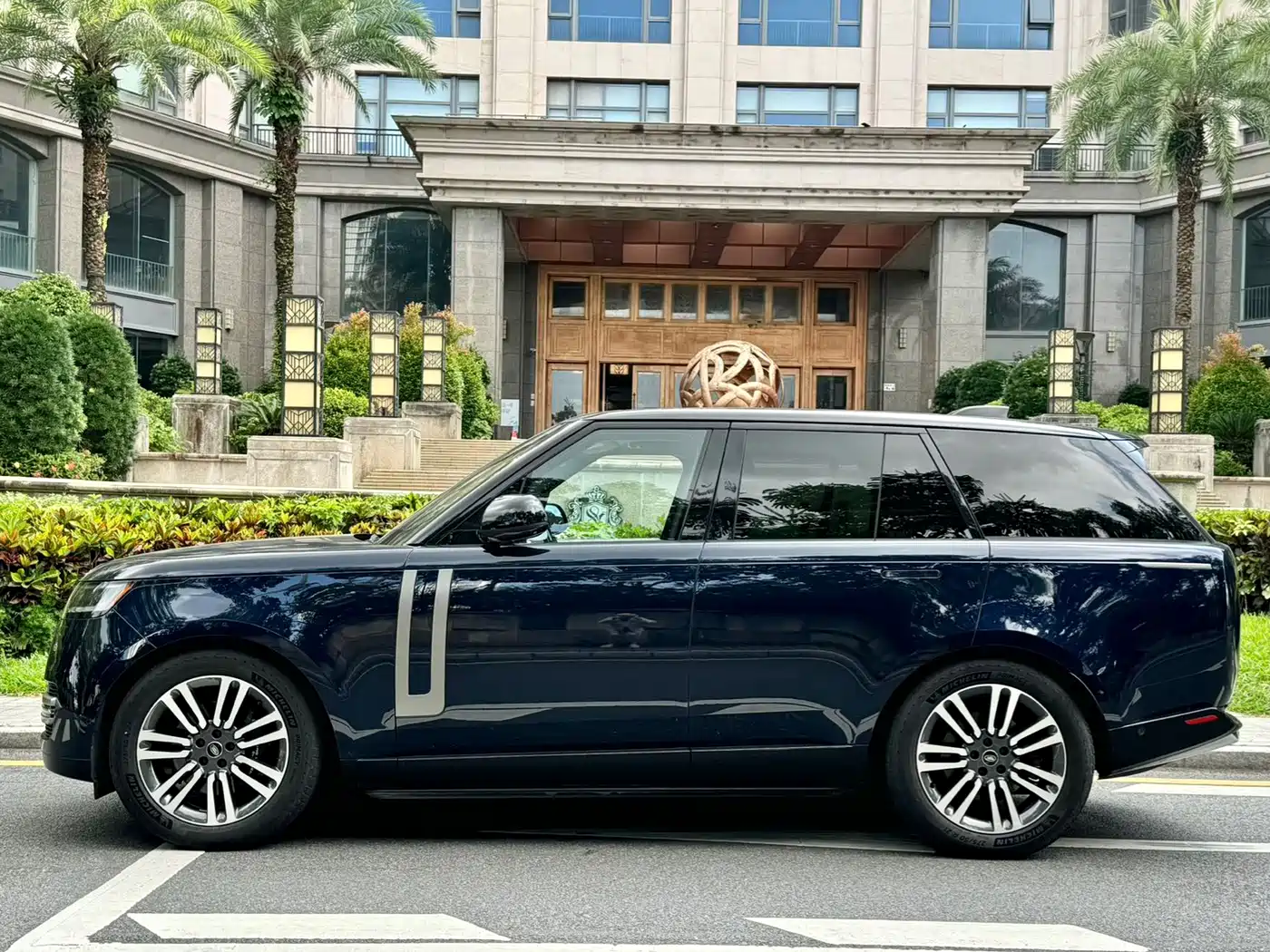 Photo 4 - Land Rover Range Rover