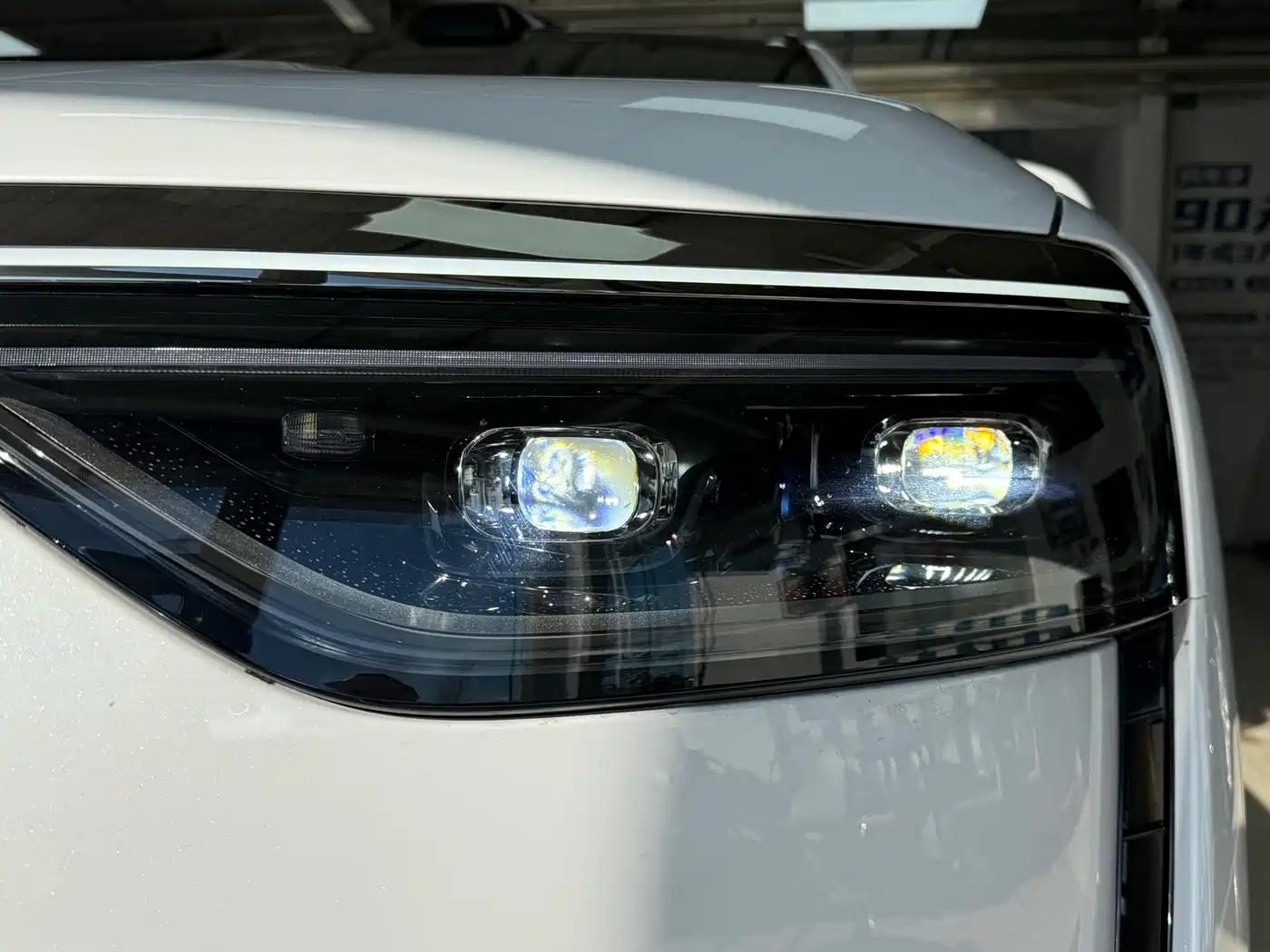 AITO Wenjie AITO M8 2025 Pure Electric Max+ 6-seater AWD фото 6