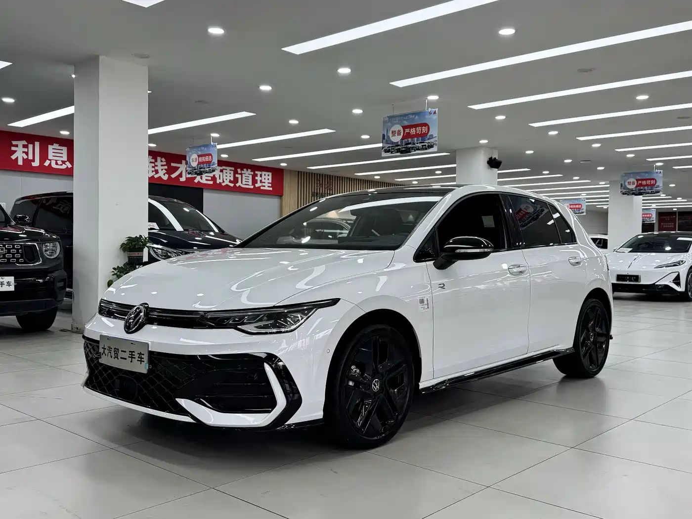 Volkswagen Golf 2023 Model 280TSI DSG R-Line