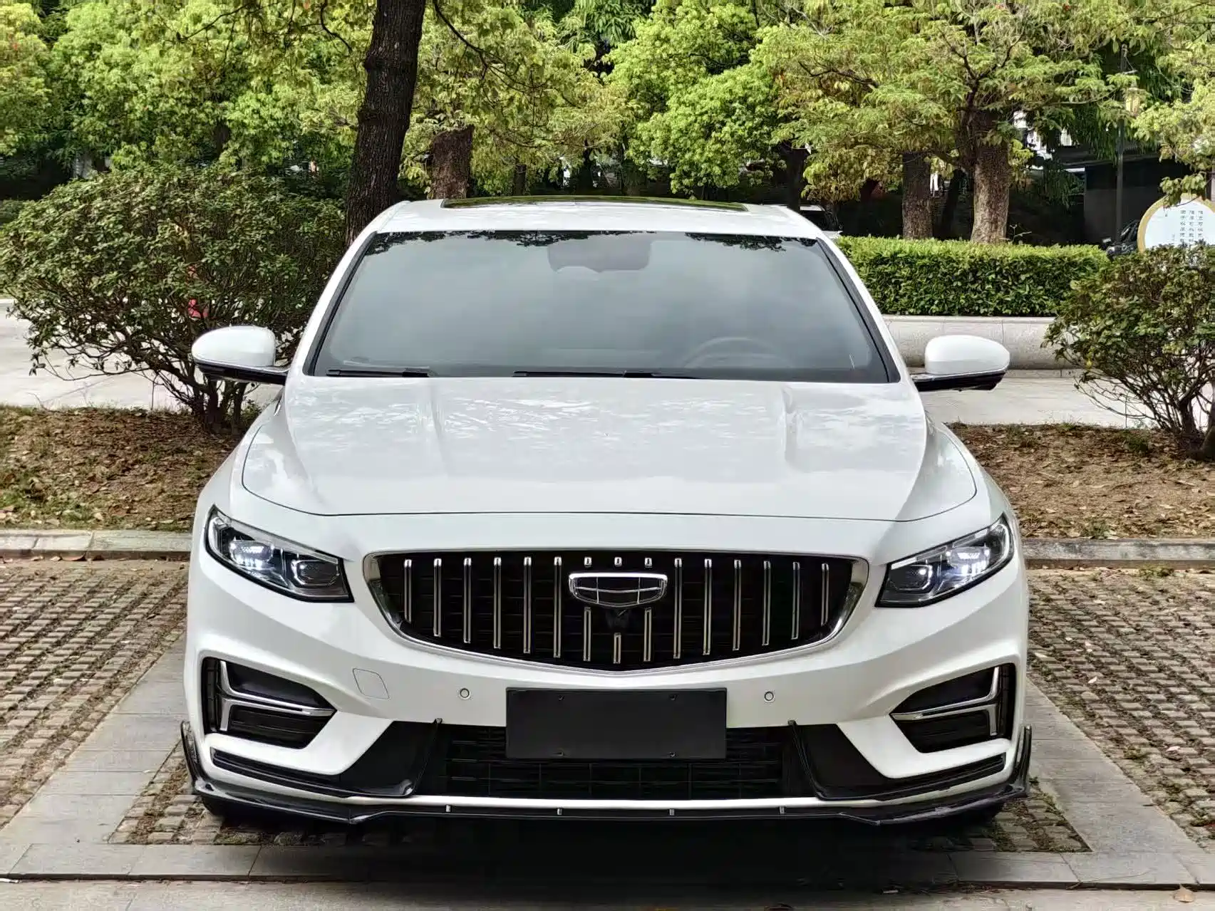 Фото 2 - Geely Preface