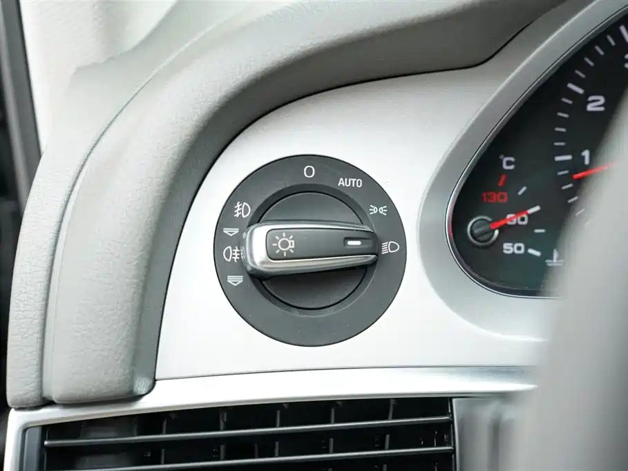 Audi A6L 2010 2.4L Technology фото 8