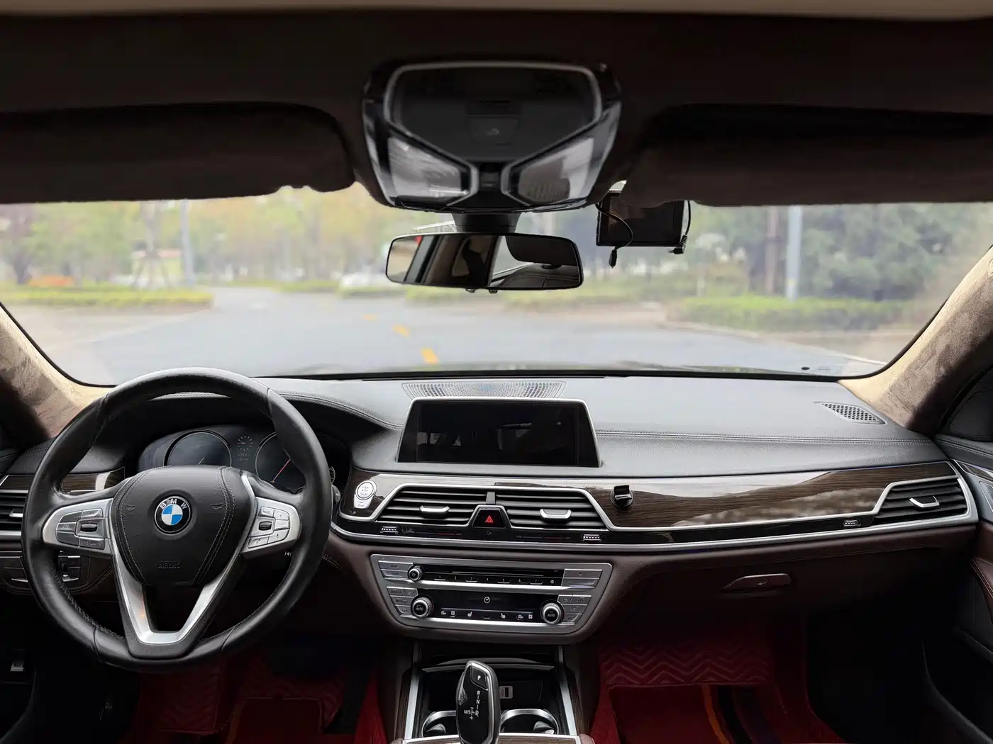 BMW 7 Series 2016 730Li Leading фото 5