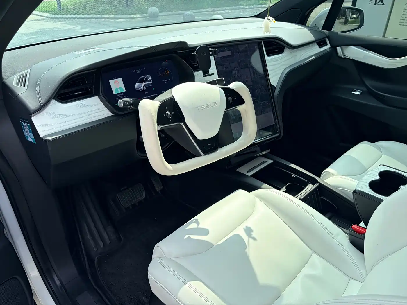 TESLA MODEL X