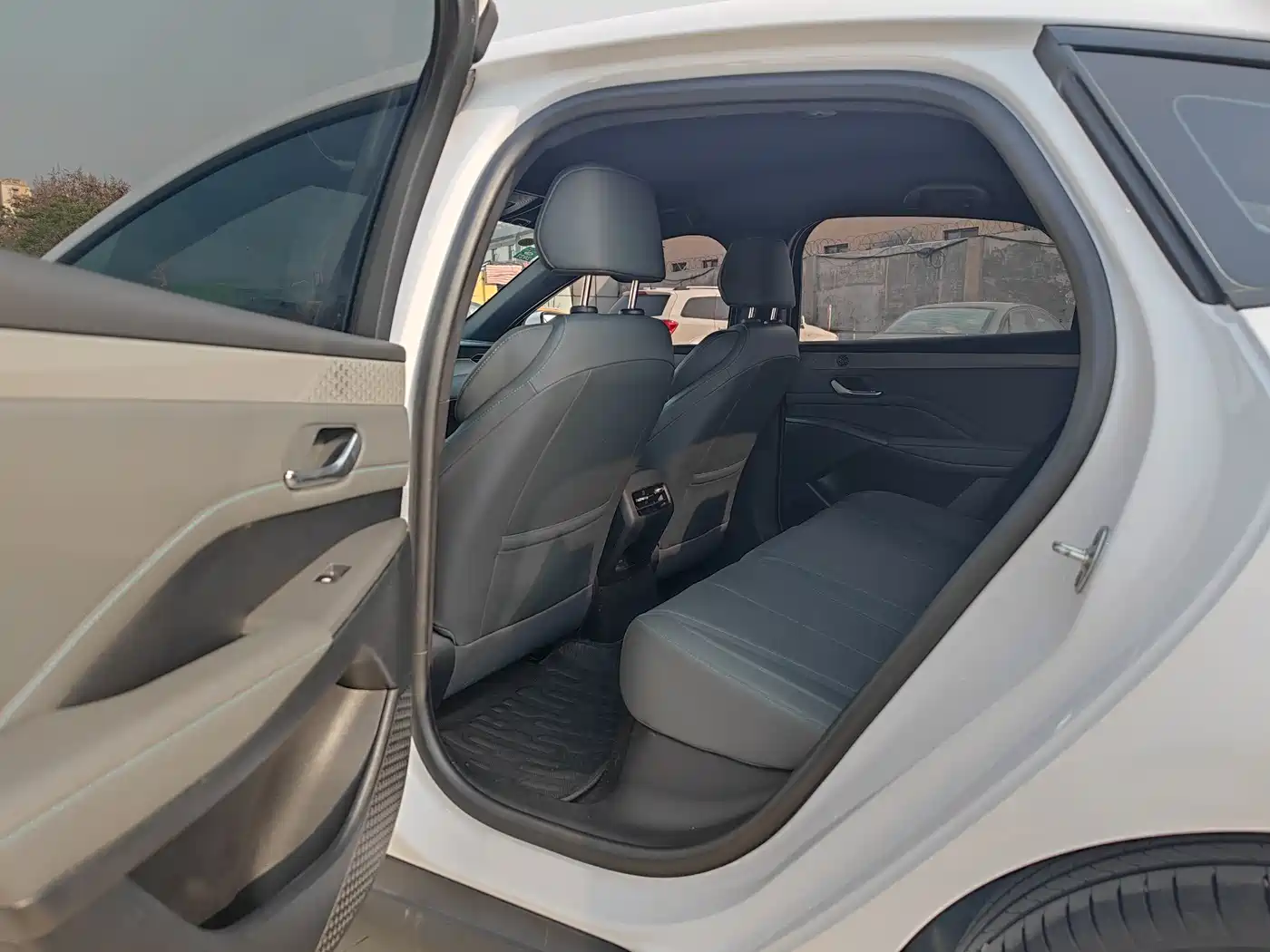 BYD Qin PLUS 2025 DM-i Smart Drive 55KM Leader фото 10
