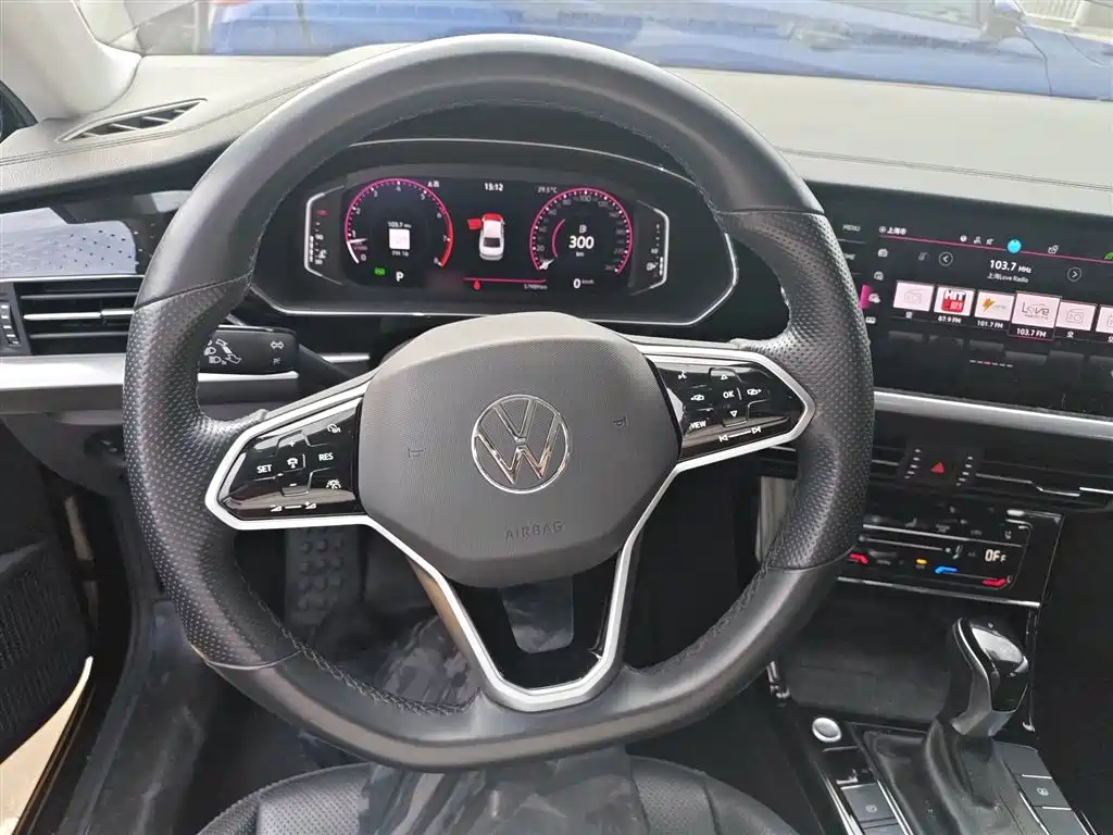 Volkswagen Passat 2023 330TSI Starlight Premium Edition фото 7
