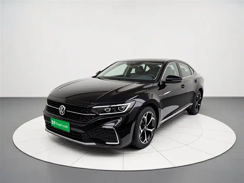 Volkswagen Passat 2023 330TSI Starlight Premium Edition фото 2