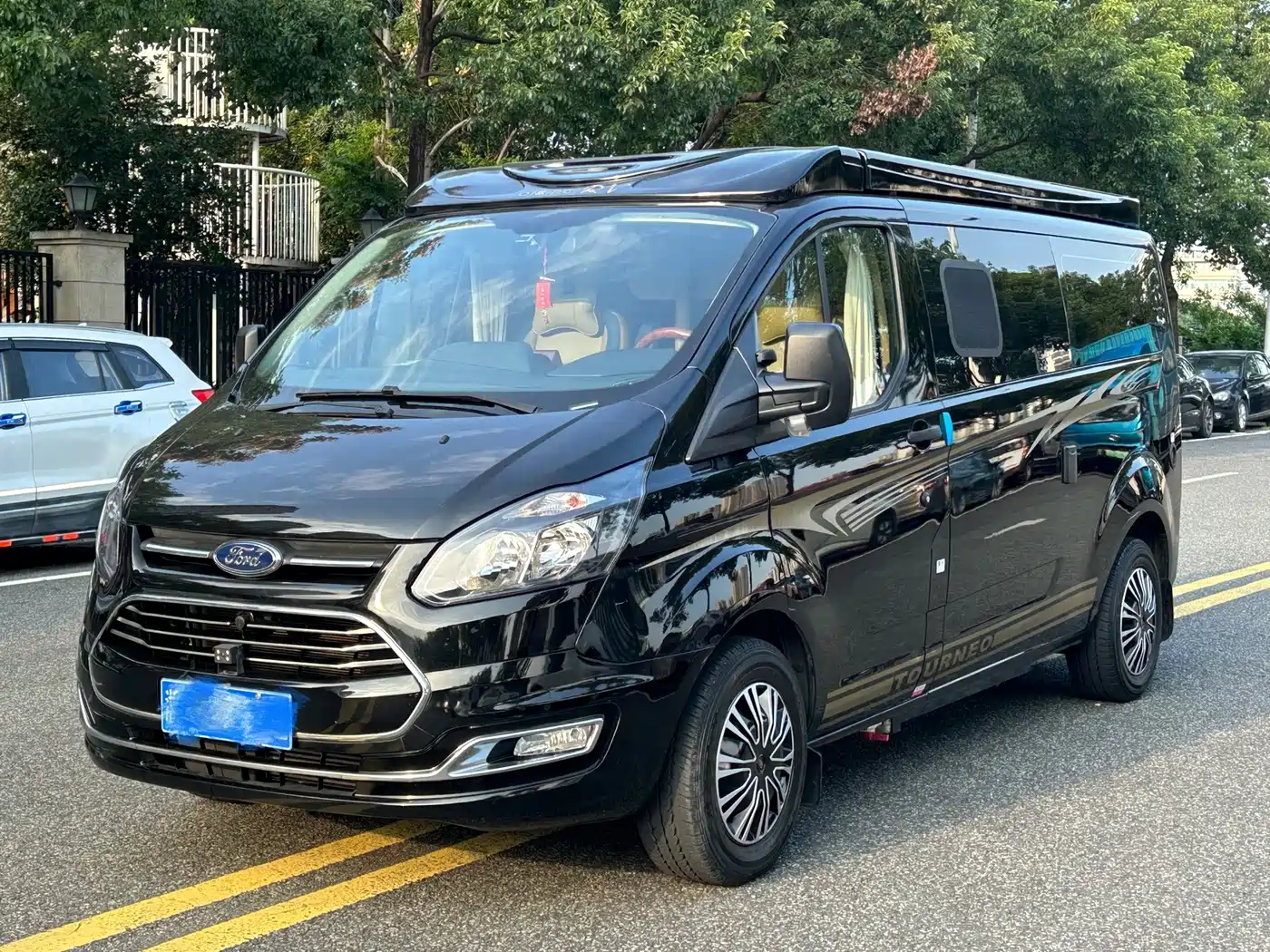 Ford Transit 2023 2022 2.0T Gasoline Automatic Multi-purpose Commercial Vehicle Medium Wheelbase Low Roof Dual-opening Tailgate China VI