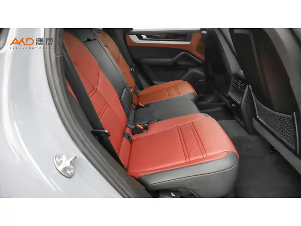 Photo 8 - Porsche Cayenne