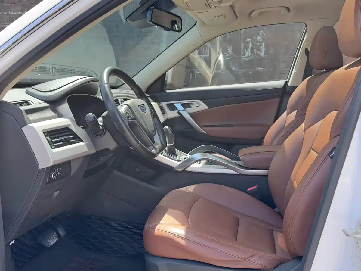 Фото 5 - Geely Atlas