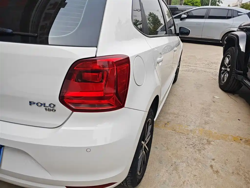 Volkswagen Polo 2016 1.6L Automatic Comfort фото 8