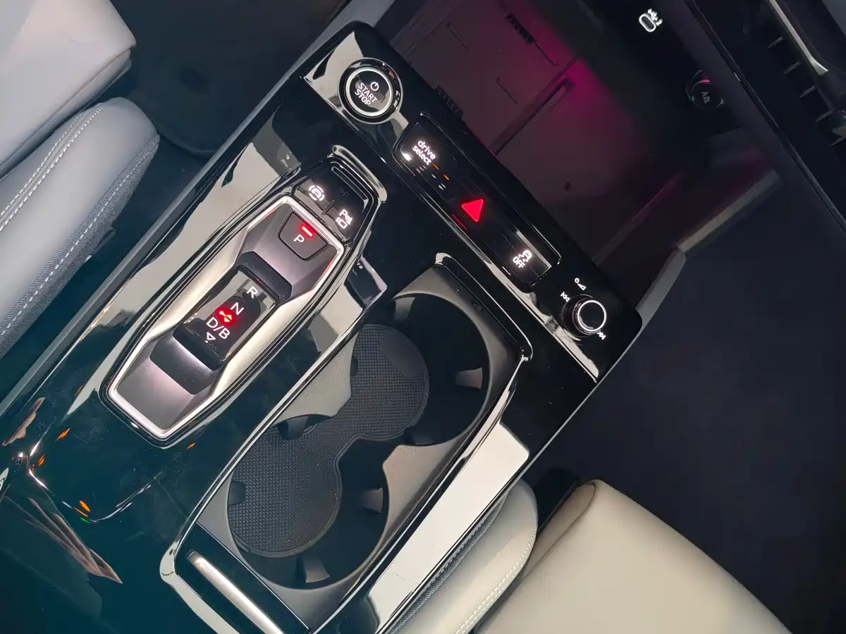 AUDI Q6L SPORTBACK E TRON