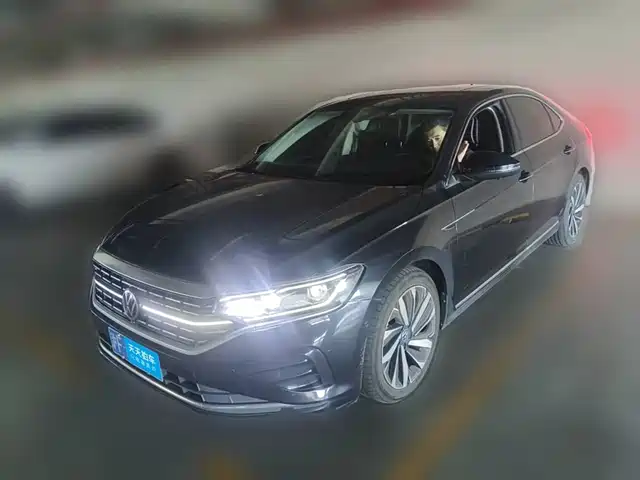 Volkswagen Passat 2023 380TSI Luxury Edition — фото 1
