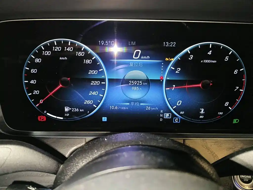 Mercedes-Benz E-Class, миниатюра 17