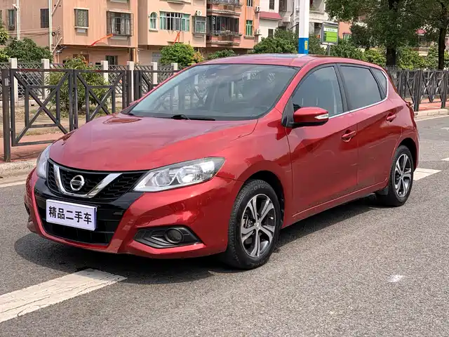 NISSAN TIIDA