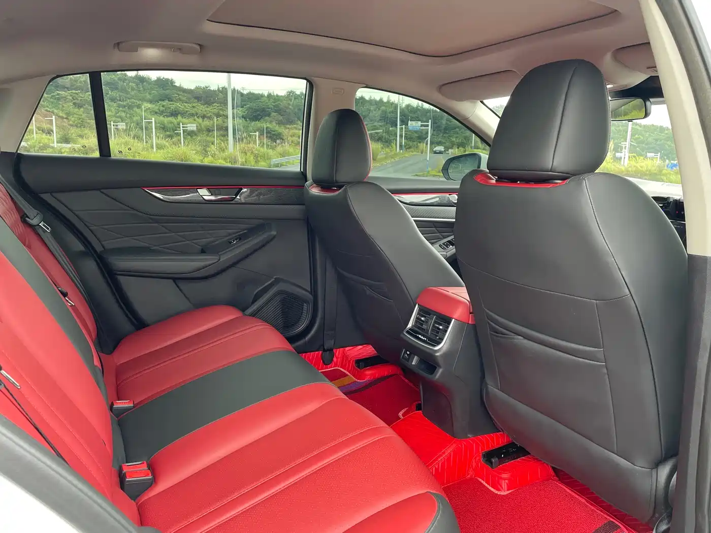 DONGFENG YI HYUN MAX