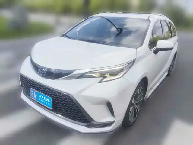Toyota Granvia 2023 2.5L Hybrid Flagship VIP Edition — фото 1
