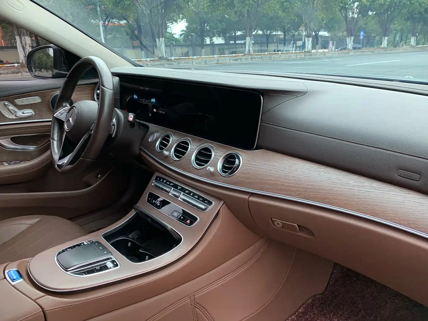 Mercedes-Benz E-Class New Energy 2022 Facelift II E 350 e L Plug-in Hybrid Sedan фото 28