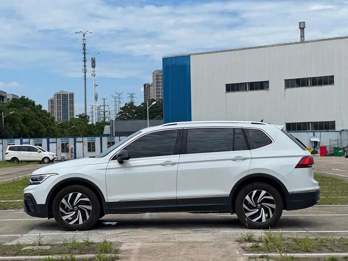VOLKSWAGEN TIGUAN L