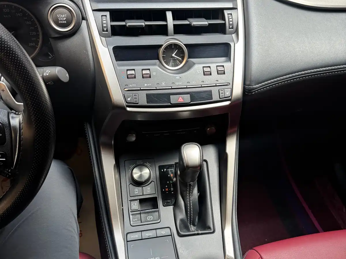 Фото 16 - Lexus NX