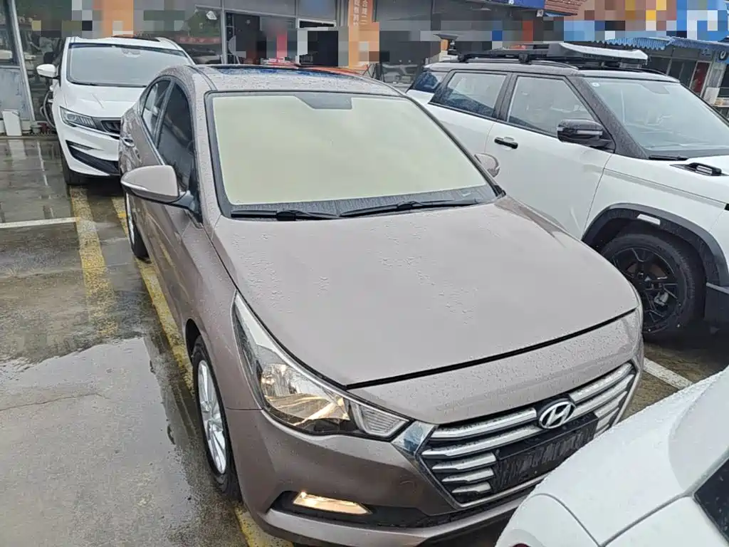 Фото 3 - Hyundai Verna