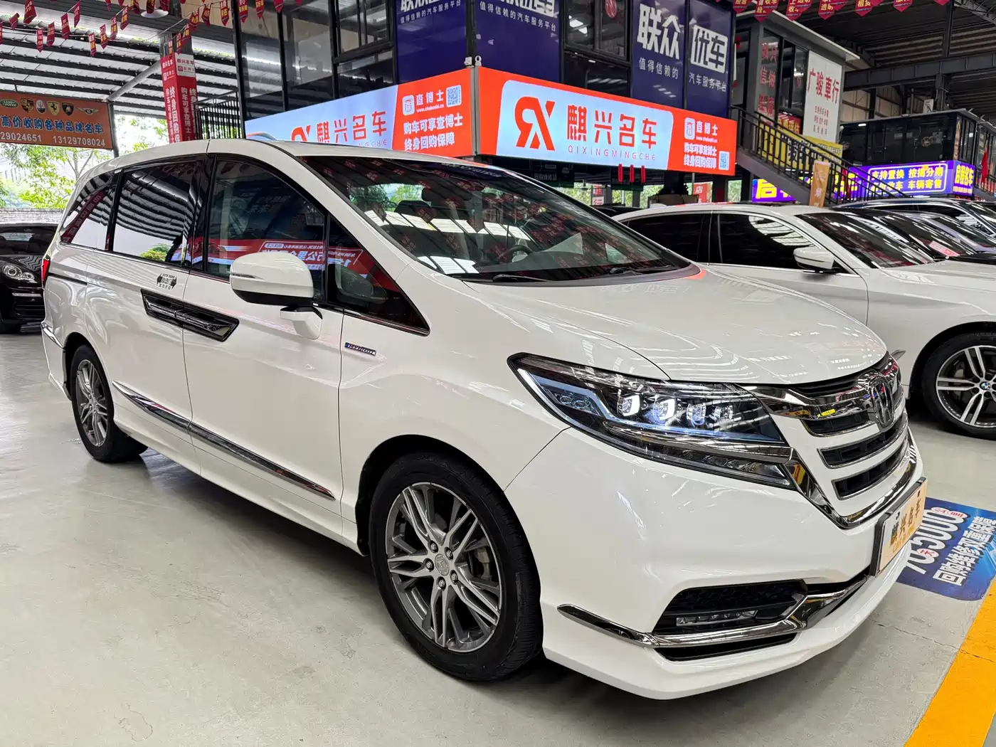 Фото 3 - Honda Elysion