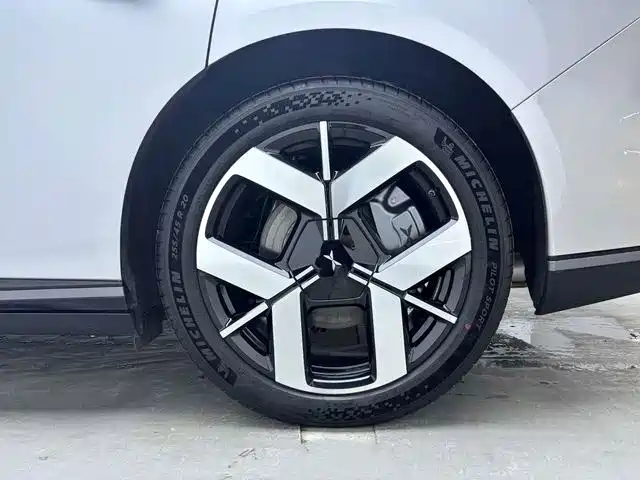 Фото 13 - XPeng P7+