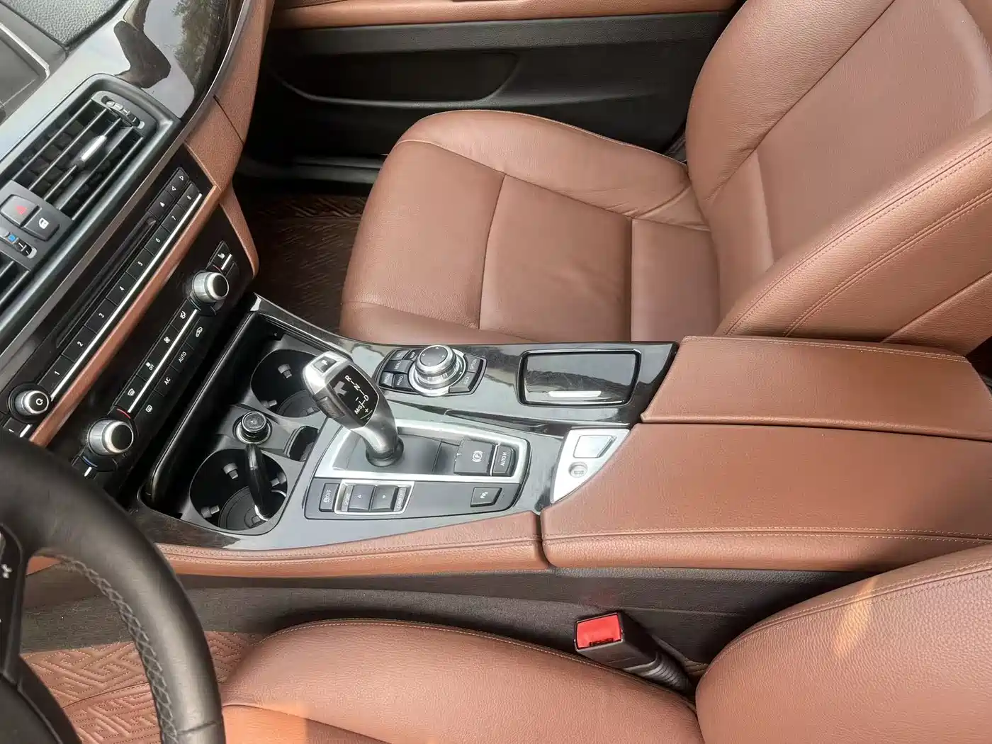 BMW 5 Series 2013 525Li Leadership фото 14