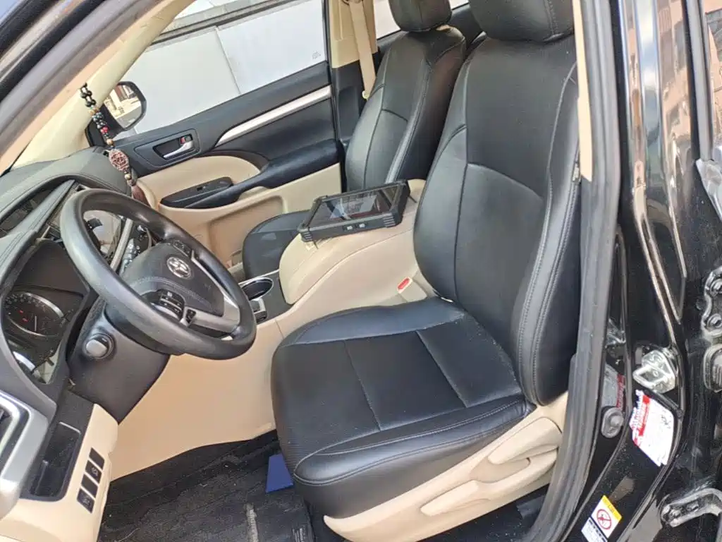 Фото 15 - Toyota Highlander