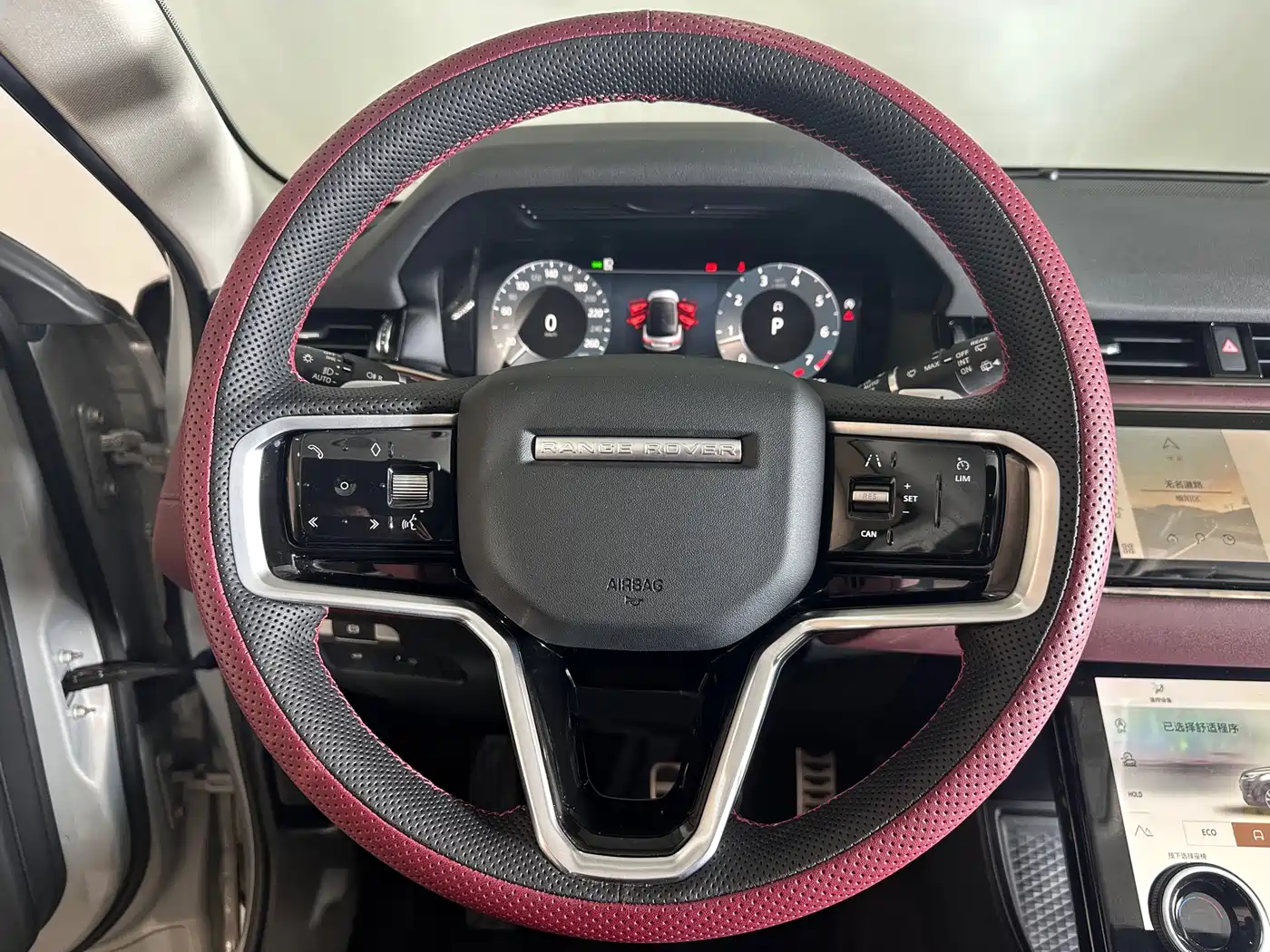 Land Rover Range Rover Evoque 2023 Range Rover Evoque L 249PS Luxury Edition фото 10