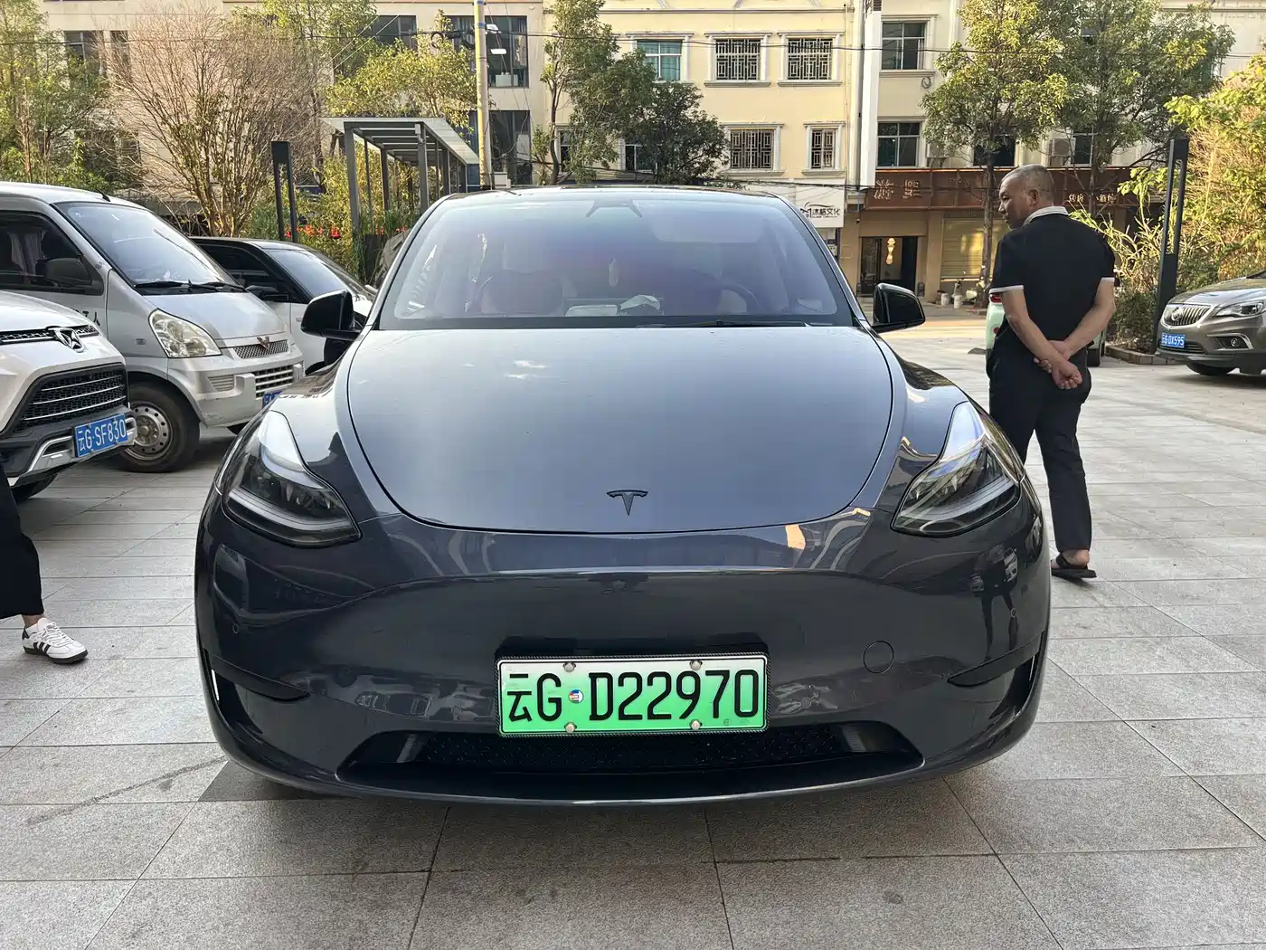 TESLA MODEL Y