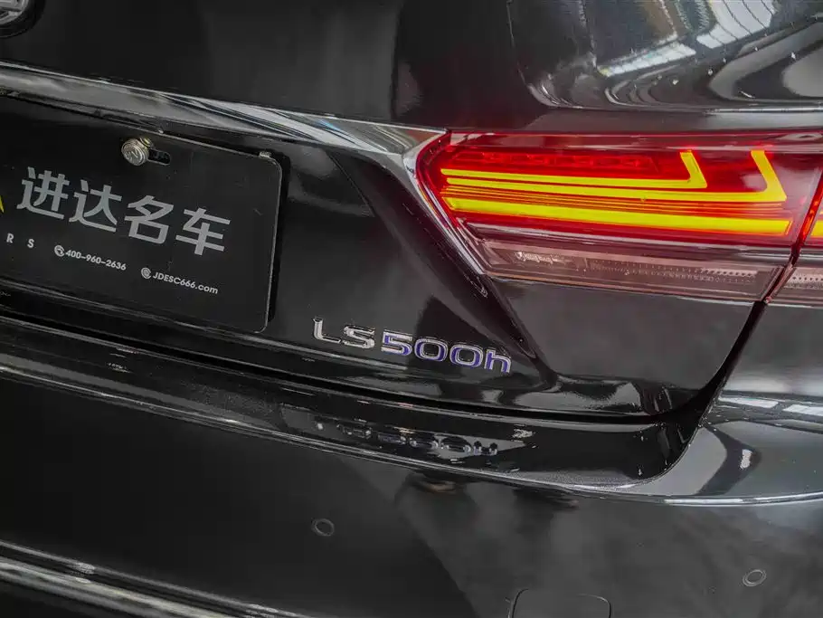 Фото 16 - Lexus LS