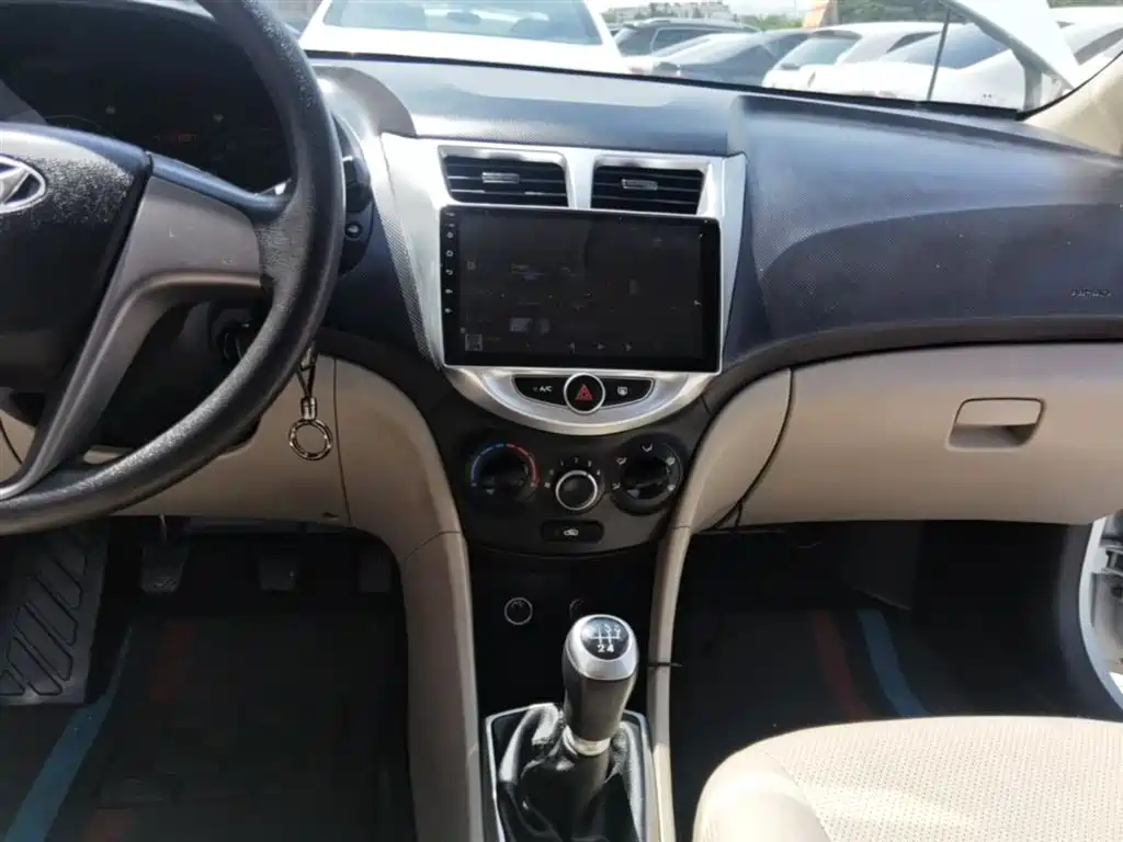Hyundai Verna 2014 1.4L Manual Smart GLS фото 13