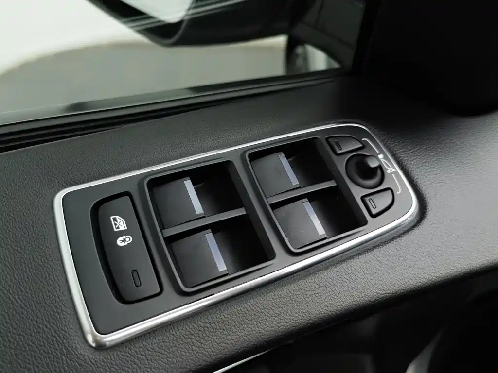 Photo 9 - Jaguar F-PACE