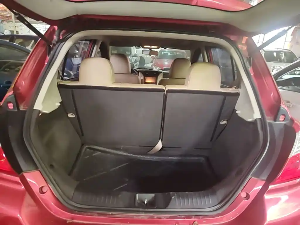 Venucia R50 2014 2013 1.6L Automatic Luxury Edition