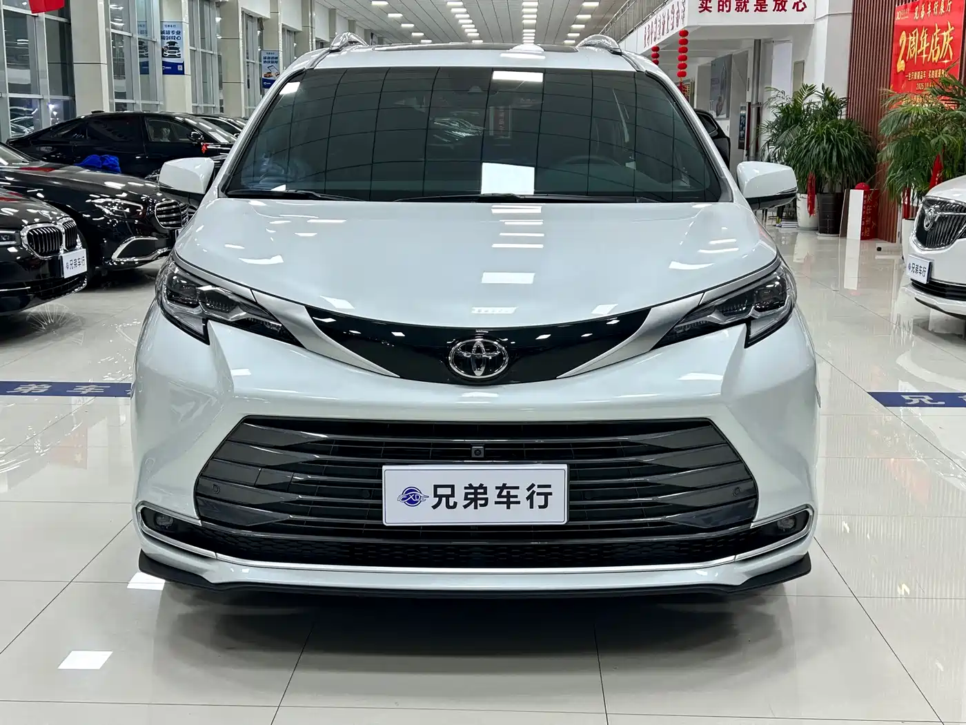 Toyota Sienna 2024 2.5L Hybrid Ultimate Premium Edition