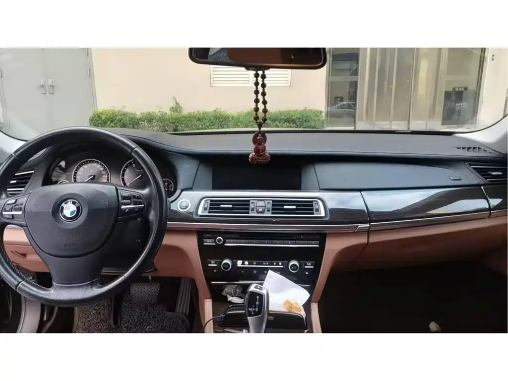 Фото 6 - BMW 7 Series