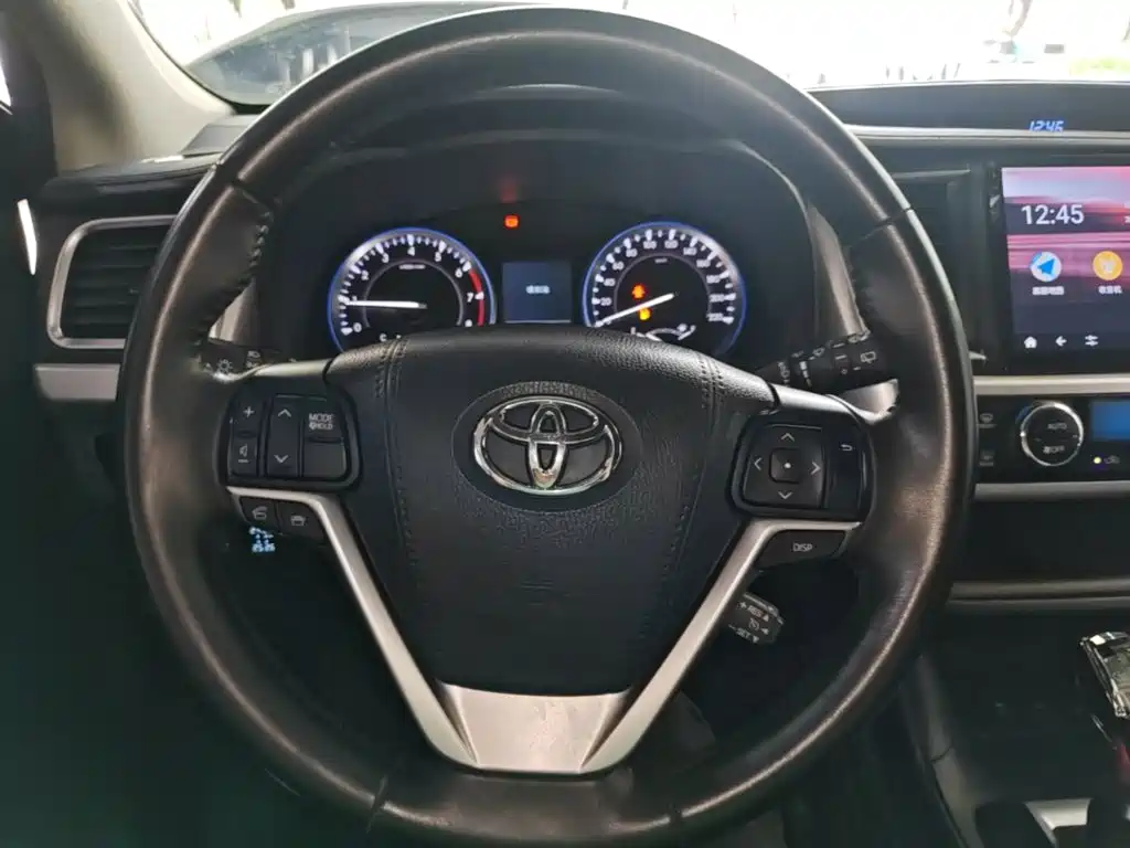 Photo 11 - Toyota Highlander