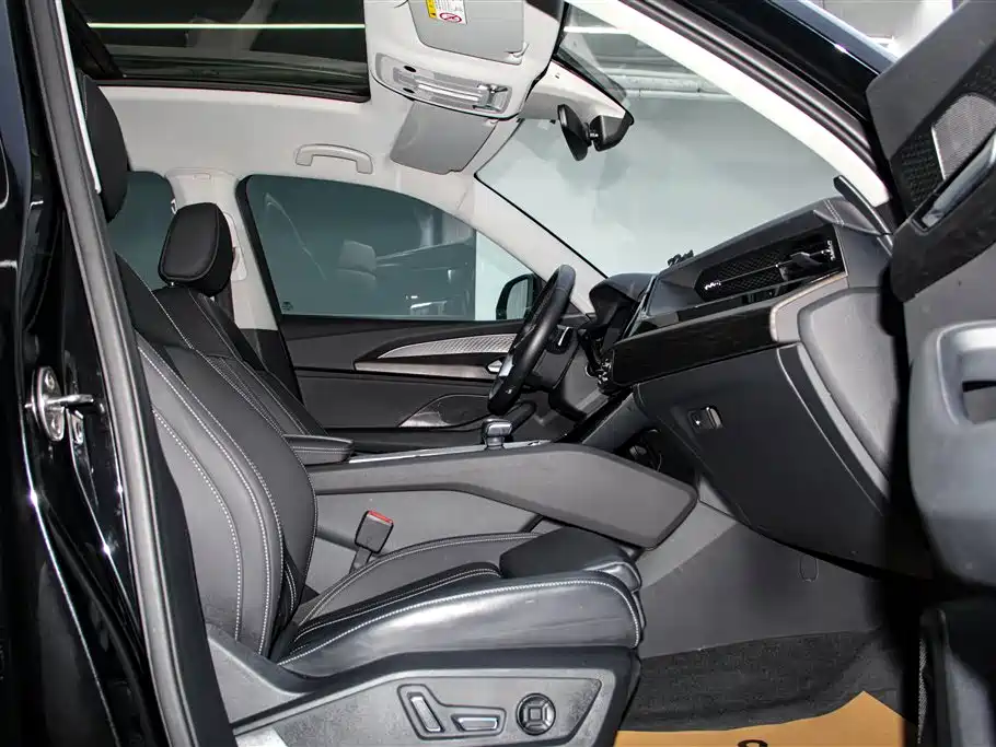AUDI Q6