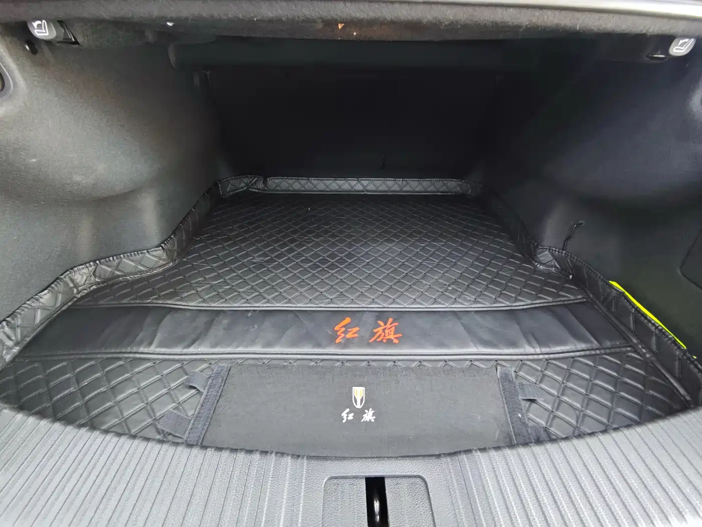 Hongqi H5 2024 2.0T Automatic Smart Connect Flag Smooth Edition фото 13