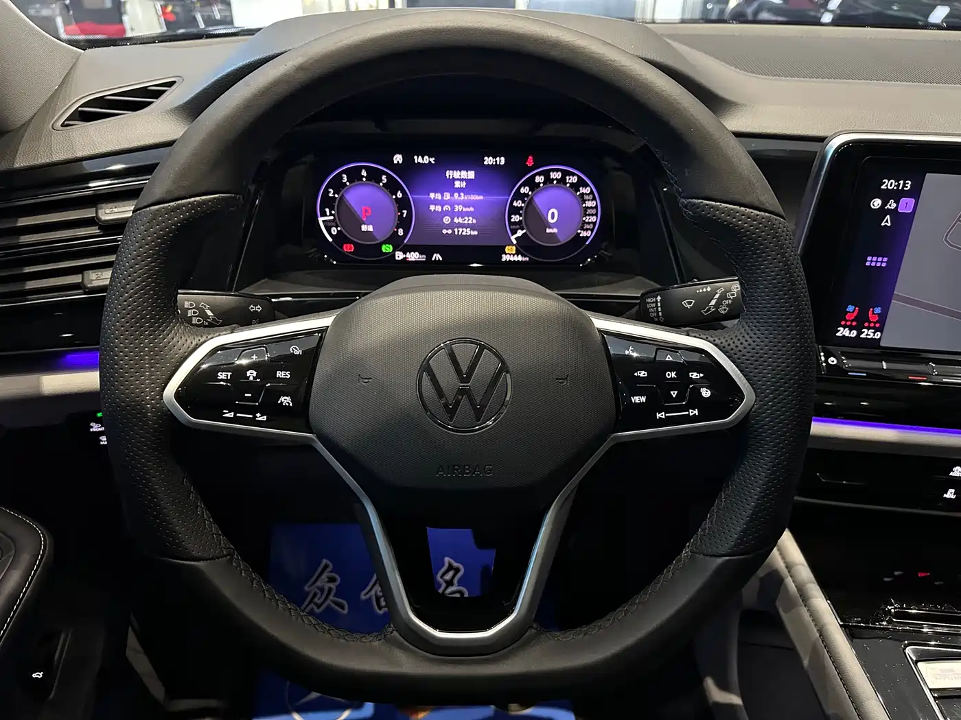 Volkswagen Teramont 2024 380TSI 4WD Dragon Glory Edition фото 10