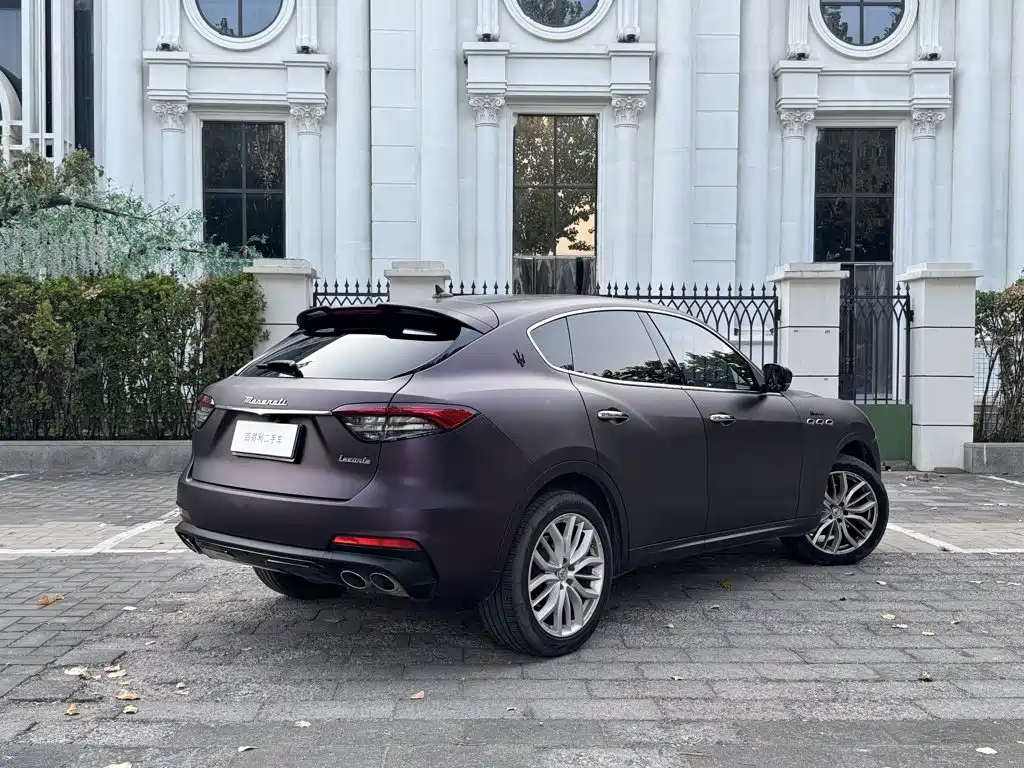 Фото 8 - Maserati Levante