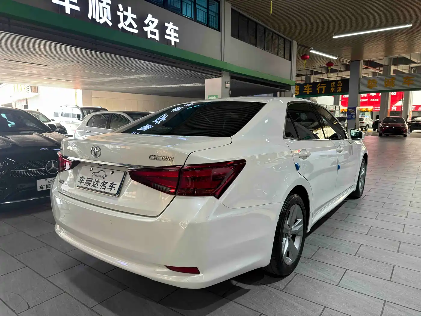 Toyota Crown 2015 2.5L Fashion Limited Edition фото 9