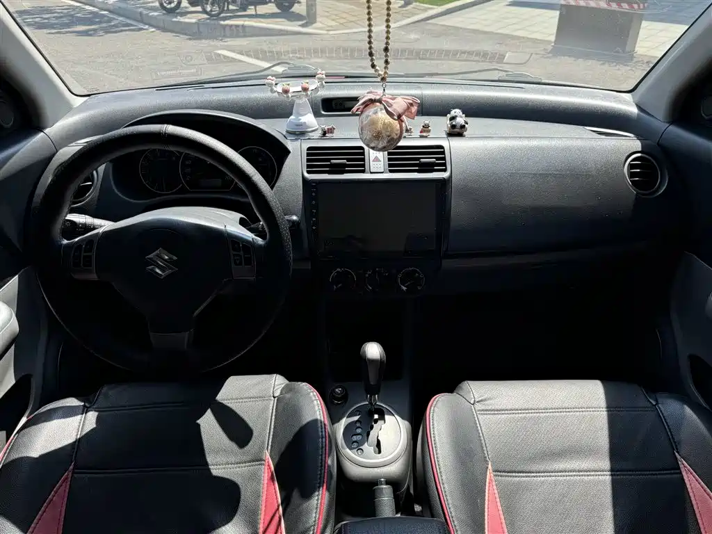 Photo 8 - Suzuki Swift